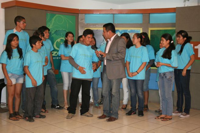ENTREVISTA CANAL 41 DE OZONO A CHICOS INGRESANTES DE EXCELENCIAS 2012-II